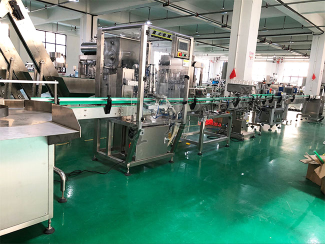 全自動(dòng)調(diào)味醬生產(chǎn)流水線(xiàn)實(shí)拍