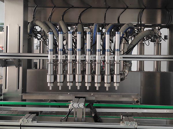 全自動多頭醬料灌裝機生產(chǎn)線實拍圖